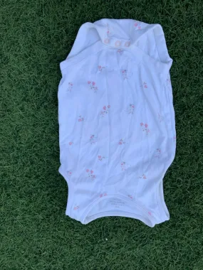 Flowery sleeveless bodysuit size 3-8months