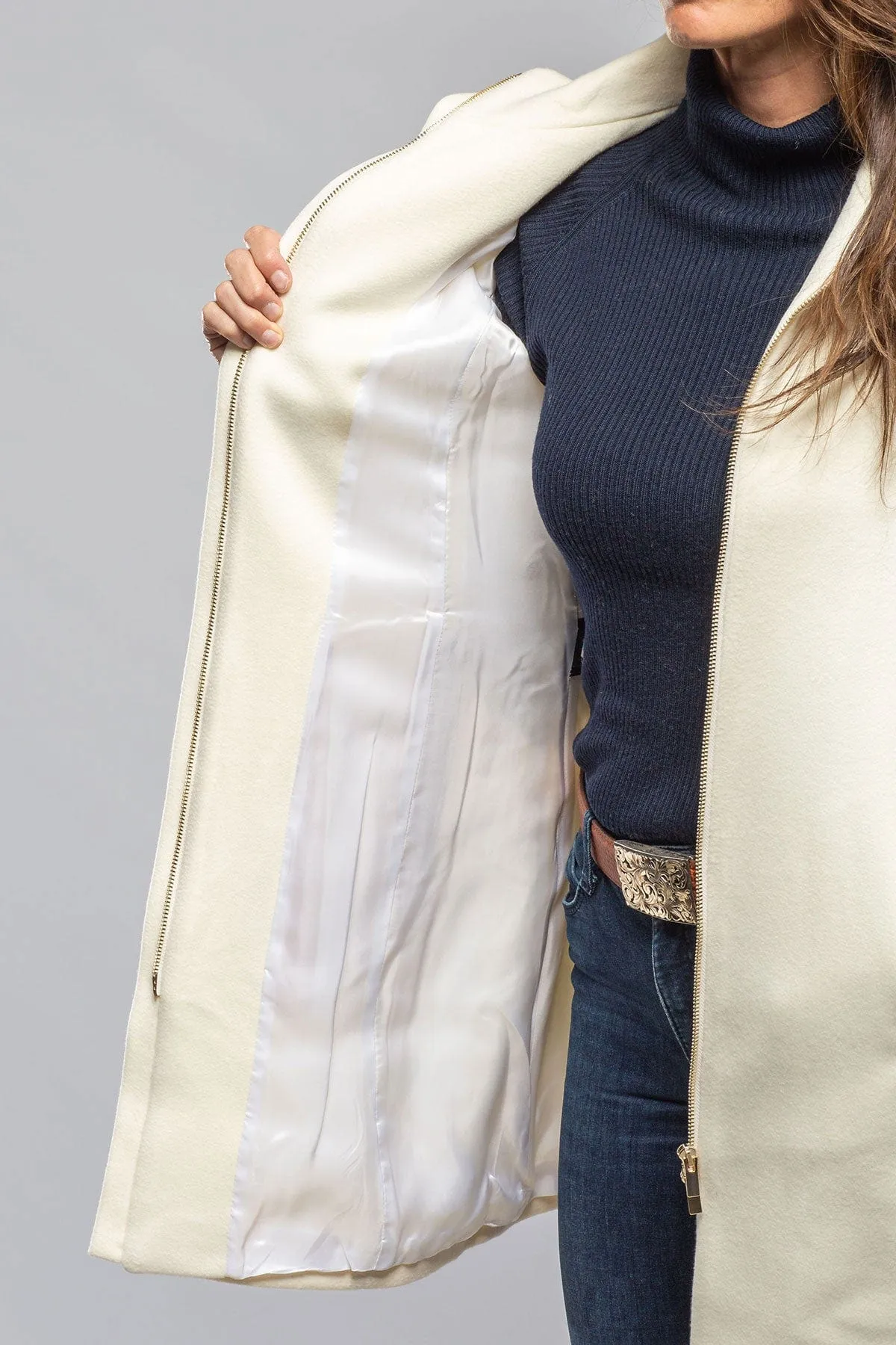 Lili Virgin Wool Coat In White