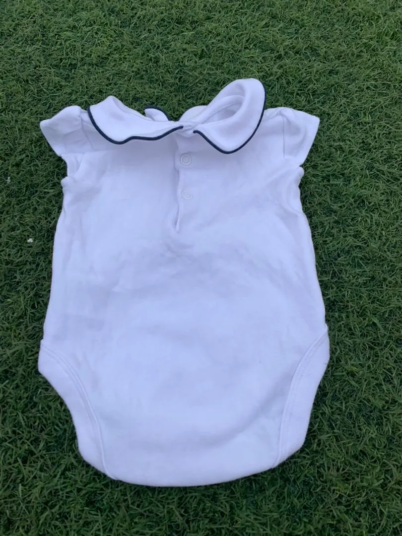 White collar bodysuit size 0-6months